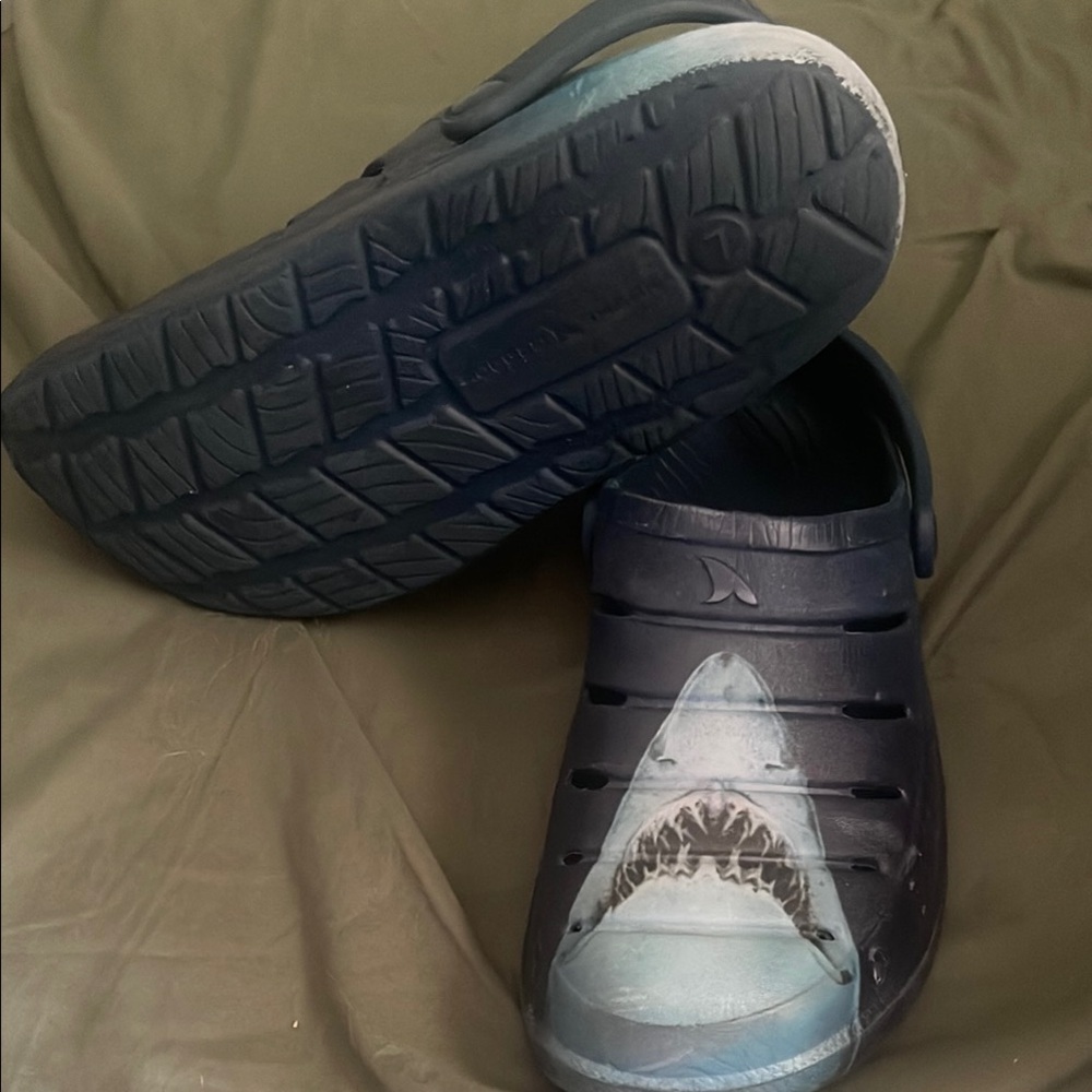 #92 Men’s Shark Week Clogs - Picture 3 of 3